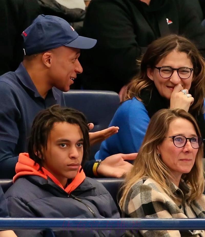 听妈妈的话-姆巴佩母亲担任其经纪人 与皇马开谈